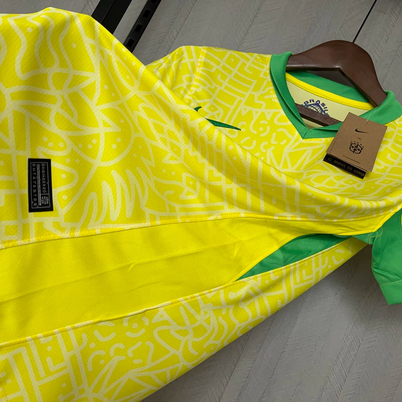 Camisa Brasil Home 2024/25 Torcedora Feminina oficial, cores da seleção brasileira, escudo bordado, tecido leve e respirável