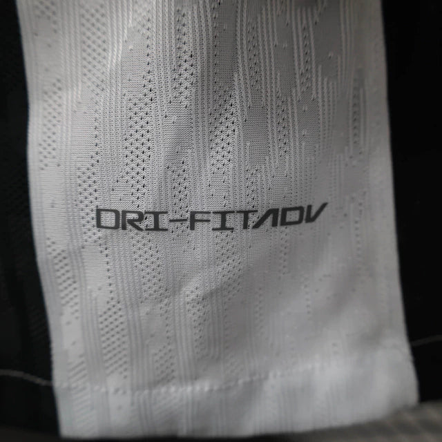 Camisa-corinthians-jogador-masculina-listrada-branco-branca-preto-preta-2024-2025-versao-jogador-nike-dry-fit-adv-escudo-3d