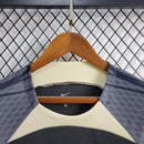 Camisa Pré-Jogo Corinthians 2024 Nike Masculina preta com detalhes off-white pendurada em arara