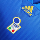 Camisa Itália Edição ICON 2023/24 Adidas Torcedor Masculina, azul vibrante, com escudo da seleção italiana e logo Adidas em destaque, modelo casual e confortável, ideal para torcedores e colecionadores.”