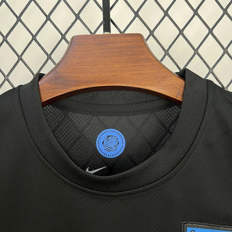 Kit Infantil Inglaterra 2025/26 Nike Away II Preto - Design moderno, tecido de secagem rápida e detalhes oficiais da seleção para pequenos fãs de futebol