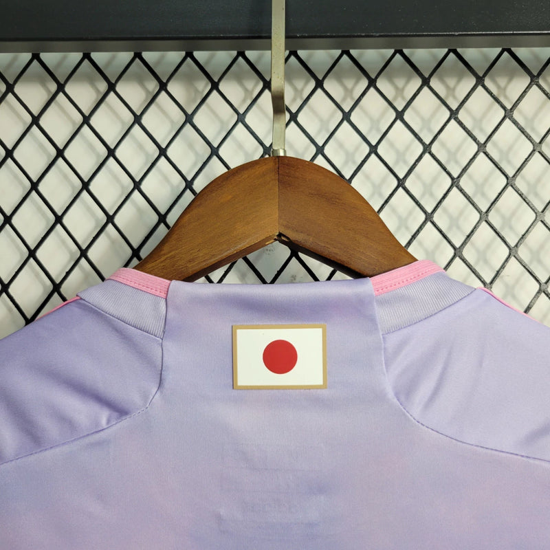 Camisa Japão Away II 2023/24 Adidas Torcedora Feminina Rosa – uniforme alternativo da seleção japonesa em tecido leve com tecnologia AEROREADY, disponível do tamanho PP ao GG, ideal para torcedoras, treinos e coleção.