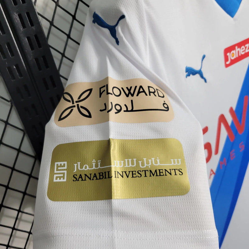 Camisa Al-Hilal Away (2) 2023/24 Puma Torcedor Masculina com escudo oficial bordado e logo da Puma, modelo de visitante do clube de futebol saudita.