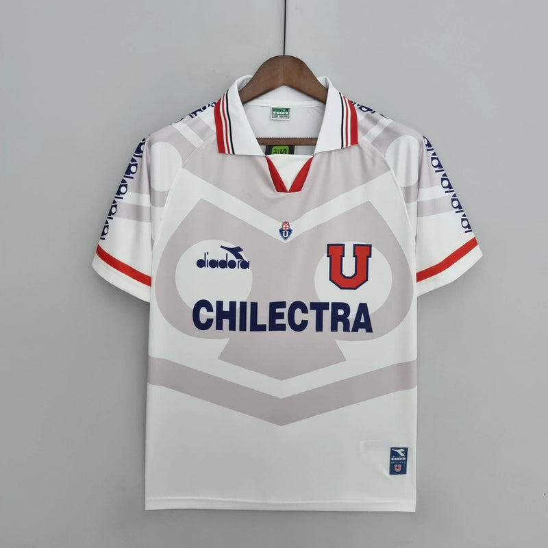 Camisa Universidad de Chile Away II 1996/97 retrô masculina branca, modelo clássico dos anos 90, gola e mangas tradicionais, perfeita para torcedores e colecionadores, estilo histórico e nostálgico do futebol chileno"