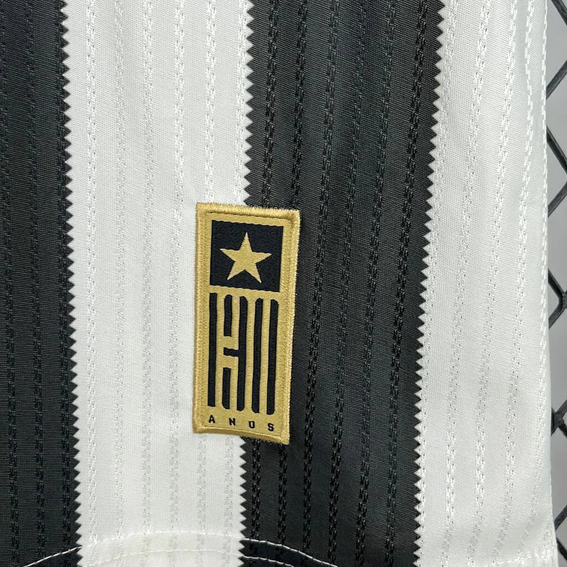 Kit Infantil Botafogo Home 2024/25 Reebok com camisa listrada preta e branca, shorts e meiões oficiais, roupa torcedor infantil do Glorioso, confortável e respirável, ideal para crianças de 3 a 13 anos