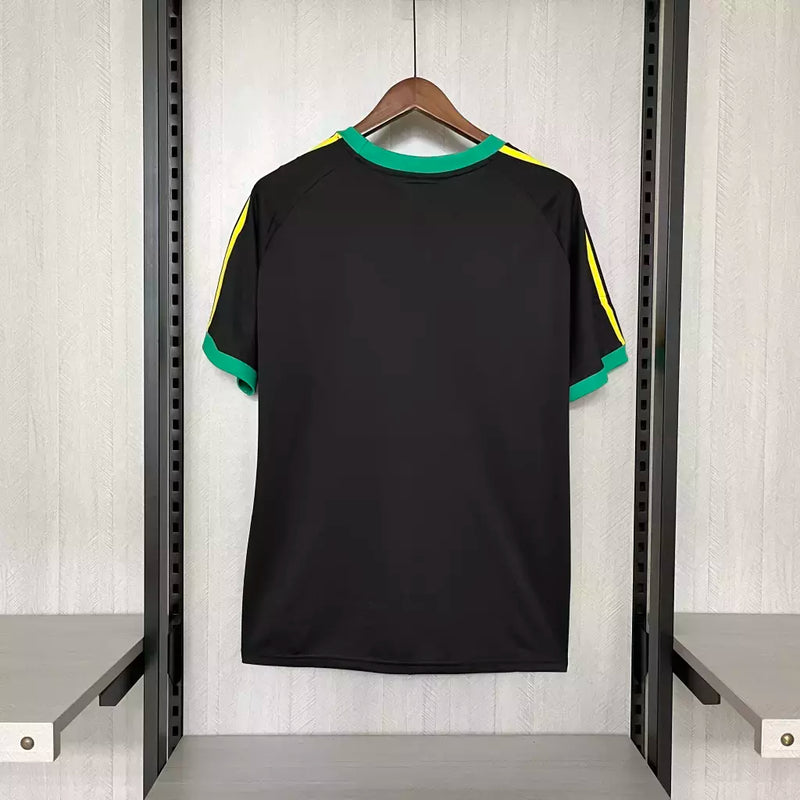 Camisa Jamaica 2024/25 Adidas Torcedor Masculino - modelo preto, uniforme da seleção jamaicana, design moderno com escudo em destaque e logo Adidas.