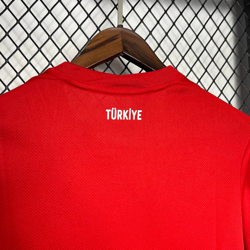 Camisa Turquia Away II 2024/25 Nike masculina vermelha com detalhes brancos, gola careca e tecido leve respirável para torcedores"