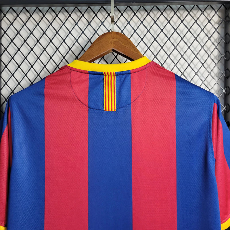 Camisa Barcelona Home I 2010/11 Nike Masculina, uniforme azul e grená com escudo oficial do Barça e logo Nike, disponível nos tamanhos P ao XGG."