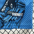 Camisa Napoli “Edição Cyborg” 2025/26 EA7 Torcedor Masculina azul com detalhes metálicos e design futurista, escudo cromado e gola moderna, representando inovação e estilo do clube napolitano.