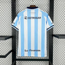 Camisa Racing Home I 2025/26 Kappa Torcedor Masculina na cor azul, uniforme do Racing Club da Argentina, modelo masculino temporada 2025/26, confortável e respirável para torcedores e colecionadores.