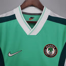 Camisa Nigéria Home I 1998/99 Nike Retrô Masculina verde, uniforme clássico das Super Eagles nos anos 90, modelo vintage histórico da seleção nigeriana de futebol”