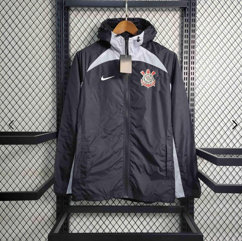 Corta vento Corinthians 2024 2025 Nike masculino nas cores preto e cinza com escudo no peito 