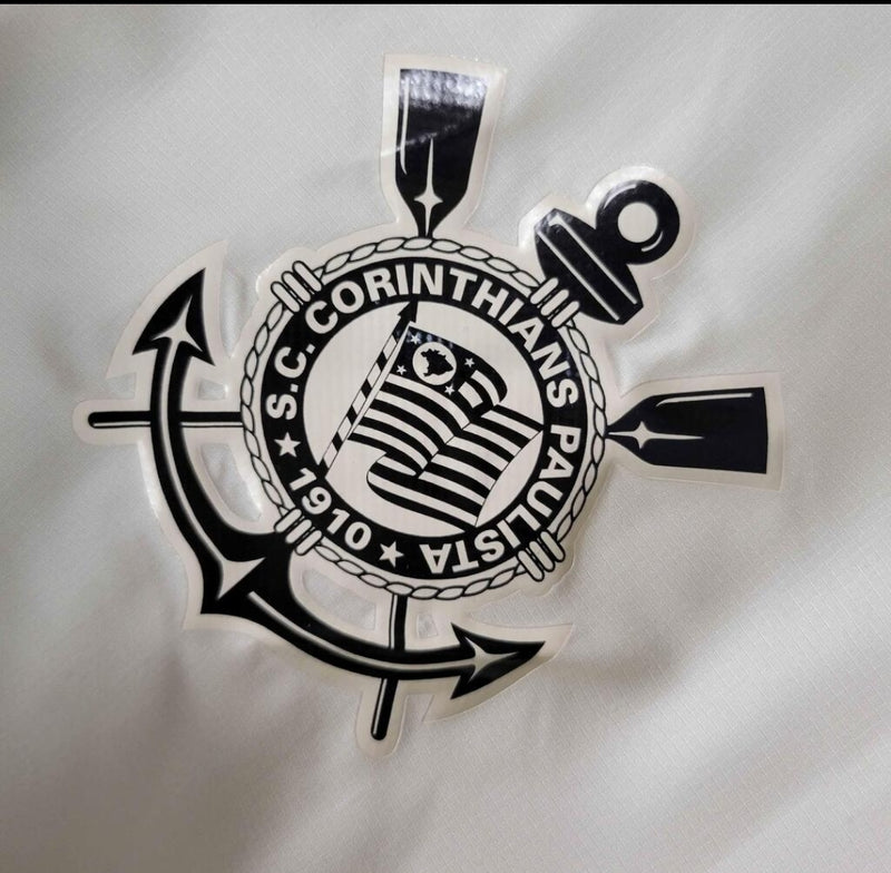 Jaqueta corta vento Corinthians 2024/25 Nike masculino na cor bege com escudo bordado no peito 
