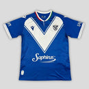 Camisa Vélez Sarsfield Away II 2024/25 Torcedor Masculina azul, modelo de torcedor com escudo estampado, tecido leve e respirável, ideal para jogos, coleção e uso casual.