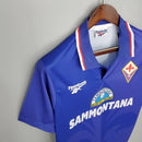Camisa Fiorentina Home I 1995/96 Reebok Retrô Masculina na cor roxa, com gola clássica e escudo bordado, inspirada na temporada histórica do clube italiano, ideal para colecionadores e torcedores apaixonados pelo futebol retrô.
