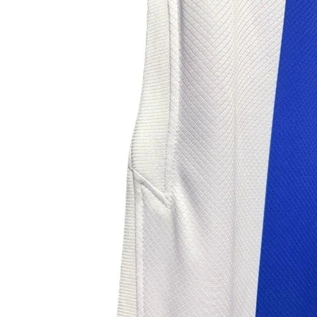 "Camisa Finlândia Home I 2022/23 Nike masculina branca com cruz azul e detalhes dourados, gola redonda e mangas curtas, modelo torcedor em tecido leve e respirável para fãs da seleção finlandesa"
