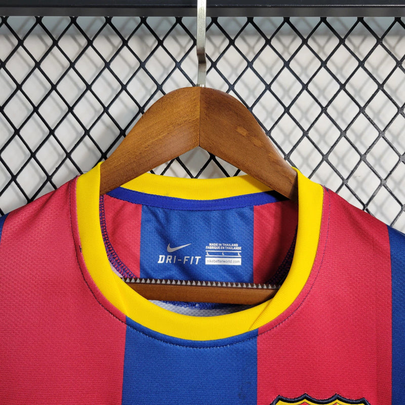 Camisa Barcelona Home I 2010/11 Nike Masculina, uniforme azul e grená com escudo oficial do Barça e logo Nike, disponível nos tamanhos P ao XGG."