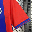 Camisa San Lorenzo Home I 2025/26 Torcedor Masculina azul com detalhes em vermelho, escudo estampado do clube argentino e tecido leve e respirável para torcedores."