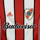 Texto alternativo para imagem:
Camisa River Plate Away (2) 2002/04 Adidas Retrô Masculina vermelha com faixa diagonal branca, detalhes em preto, escudo bordado do River Plate e logo Adidas, modelo histórico anos 2000.

