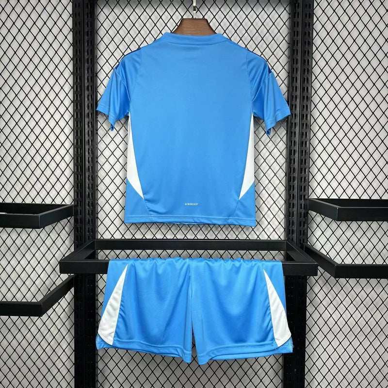 Kit Infantil Real Madrid Goleiro Home I 2024/25 Adidas com camisa e short, tecido leve e respirável, ideal para pequenos goleiros do clube espanhol com estilo e conforto.