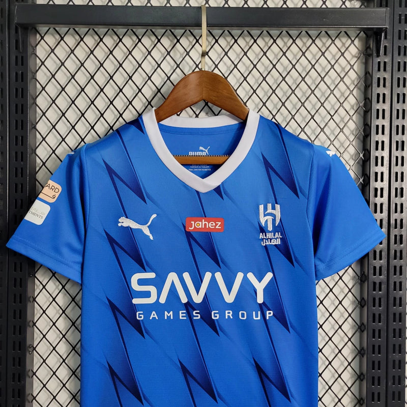 Kit Infantil Al-Hilal Home I 2023/24 Puma azul – camisa e short oficiais da temporada, modelo leve e confortável para crianças torcedoras do Al-Hilal"