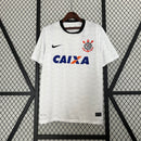 Camisa Corinthians Home I 2012/13 Nike Torcedor Masculina branca vista frontal


Detalhe do escudo bordado da camisa Corinthians 2012 Nike 


Camisa do Corinthians 2012/13 Nike modelo torcedor masculina


Vista traseira da camisa branca do Corinthians temporada 2012 2013"

Close na gola polo preta da camisa Corinthians Nike 2012


Etiqueta Nike Dri-FIT na camisa Corinthians 2012 


Camisa Corinthians campeã da Libertadores 2012 modelo torcedor