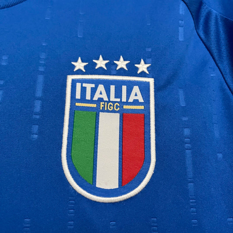 Camisa Itália Home I 2024/25 Adidas masculina, azul, com escudo da seleção italiana em destaque, tecido leve e respirável, ideal para treinos, jogos e torcer pelo time.”