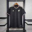 Camisa Jamaica Away II 2023/24 Adidas Torcedor Masculina preta, uniforme alternativo da seleção jamaicana, design moderno em preto com detalhes verde e amarelo, tecido leve e respirável, modelo masculino."
camisa Jamaica Away 2023/24 preta
camisa Adidas Jamaica torcedor masculina
uniforme alternativo seleção Jamaica
camisa Reggae Boyz 2023/24