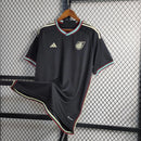 Camisa Jamaica Away II 2023/24 Adidas Torcedor Masculina preta, uniforme alternativo da seleção jamaicana, design moderno em preto com detalhes verde e amarelo, tecido leve e respirável, modelo masculino."
camisa Jamaica Away 2023/24 preta
camisa Adidas Jamaica torcedor masculina
uniforme alternativo seleção Jamaica
camisa Reggae Boyz 2023/24