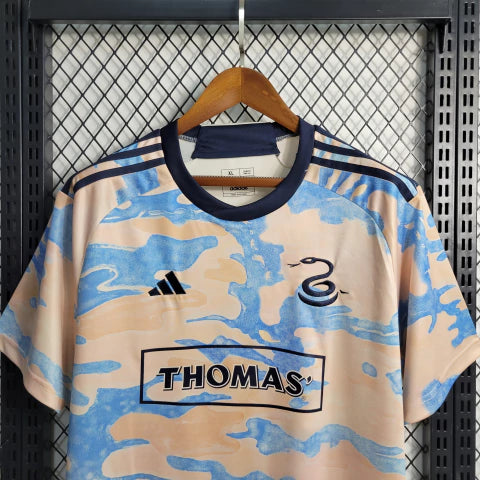 Camisa Philadelphia Union Home I 2024/25 Adidas Torcedor Masculina Azul, uniforme da MLS com design moderno e confortável, perfeita para torcedores apaixonados.”