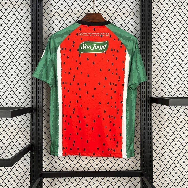Camisa Palestino Melancia 2025/26 Torcedor Masculina Vermelha, uniforme vibrante, futebol chileno, escudo bordado, conforto e estilo para torcedores"