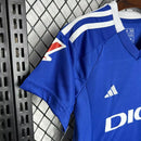 Kit Infantil Real Oviedo Home I 2024/25 Adidas azul com camisa e short, tecido leve e respirável, ideal para pequenos torcedores do clube espanhol."