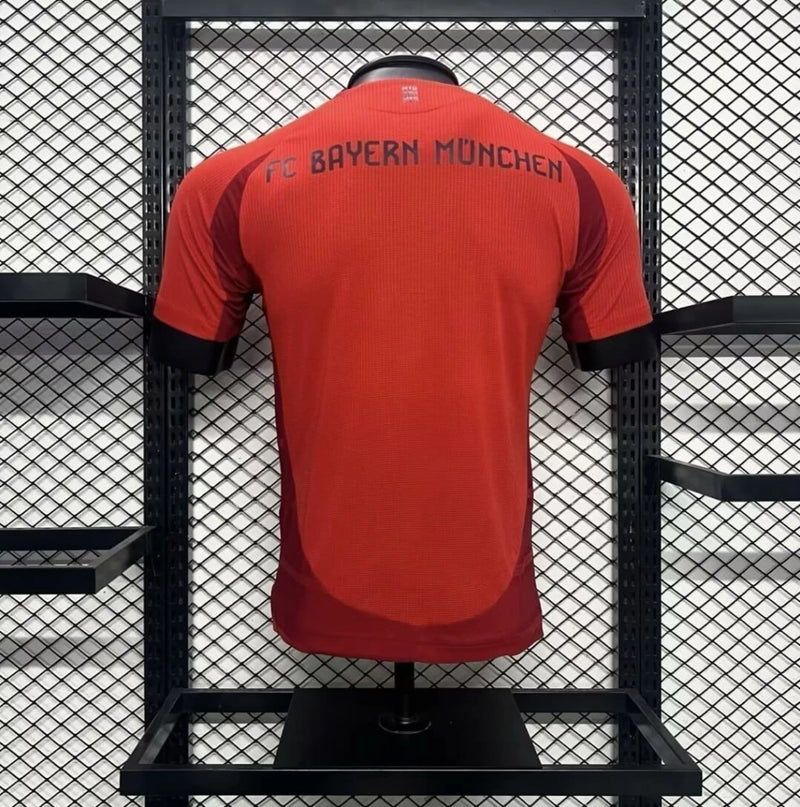 Camisa Barcelona Home Retrô 2014/15 Torcedor Masculina azul e grená, modelo inspirado na temporada de Messi, Neymar e Suárez, com escudo do Barça em destaque e tecido leve e confortável.