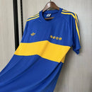 Camisa retrô Boca Juniors 1981/82 Adidas masculina azul e amarela, inspirada em Maradona, disponível na Wazemix com qualidade e tradição.