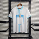 Camisa Uruguai Away II 2022/23 Puma Torcedor Masculina branca, com detalhes em azul celeste e preto, tecido leve e respirável, ideal para torcedores da seleção uruguaia
Camisa Uruguai Away II 2022/23
Camisa Uruguai Puma branca masculina
Camisa Away Uruguai 2022/23
Camisa seleção uruguaia fora de casa
Camisa Celeste Away masculina
Camisa Uruguai torcedor branca
Uniforme Uruguai Away 2022/23
Camisa Uruguai futebol masculina
Camisa Uruguai Puma Away branca