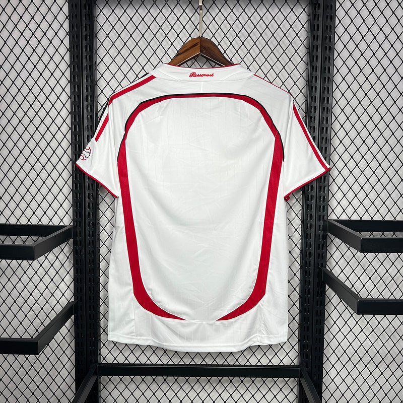 Camisa Retrô Milan 2006/2007 - Masculina Adidas - Branca com detalhes em vermelho