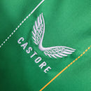 Camisa Irlanda Home I 2023/24 Castore masculina verde com detalhes em branco e laranja, gola careca, mangas curtas e tecido leve respirável para torcedores"