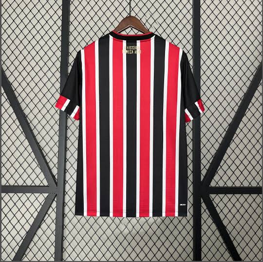 Camisa São Paulo Away II 2024/25 New Balance Torcedor Masculina branca com detalhes em vermelho e preto, leve e respirável, ideal para jogos, treinos e torcedores do Tricolor Paulista."