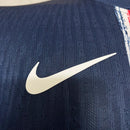 Camisa PSG Home I 2024/25 Nike Jogador Masculina Azul, uniforme Paris Saint-Germain, tecnologia leve e respirável, design moderno e elegante para performance.”