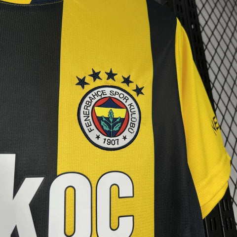 Camisa Fenerbahçe Home I 2024/25 Puma masculina em amarelo vibrante com escudo bordado, logo Puma e tecido respirável dryCELL, ideal para torcer ou treinar com conforto e estilo."