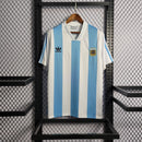 Camisa Argentina Home I 1993/94 Adidas Retrô Masculina – modelo clássico azul e branco com gola polo preta, escudo da AFA bordado e design usado na Copa do Mundo de 1994.