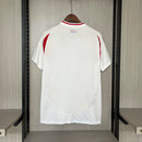 Camisa Chile Away II 2024/25 Adidas masculina branca com detalhes vermelhos e azuis, gola careca e tecido leve respirável para torcedores"