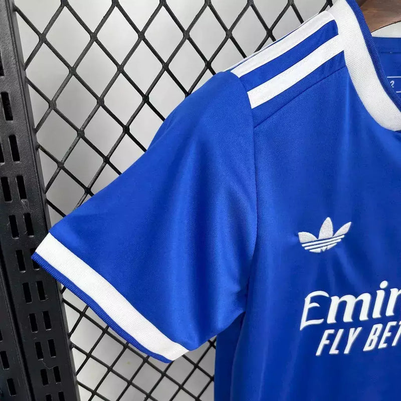 Kit Infantil Real Madrid Third III 2025/26 Adidas, uniforme oficial com camisa e shorts, design moderno da terceira camisa, disponível para crianças de 3-4 a 12-13 ano