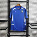 Camisa Brasil Away II 2002 Nike Retrô Masculina azul com detalhes em amarelo e verde, escudo da CBF bordado e gola careca clássica
