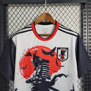 Camisa Japão Concept Samurai 2022/23 Adidas Torcedor Masculina branca, design inspirado nos guerreiros samurais, uniforme conceitual da seleção japonesa de futebol com tecnologia AEROREADY, peça cultural e esportiva para colecionadores.