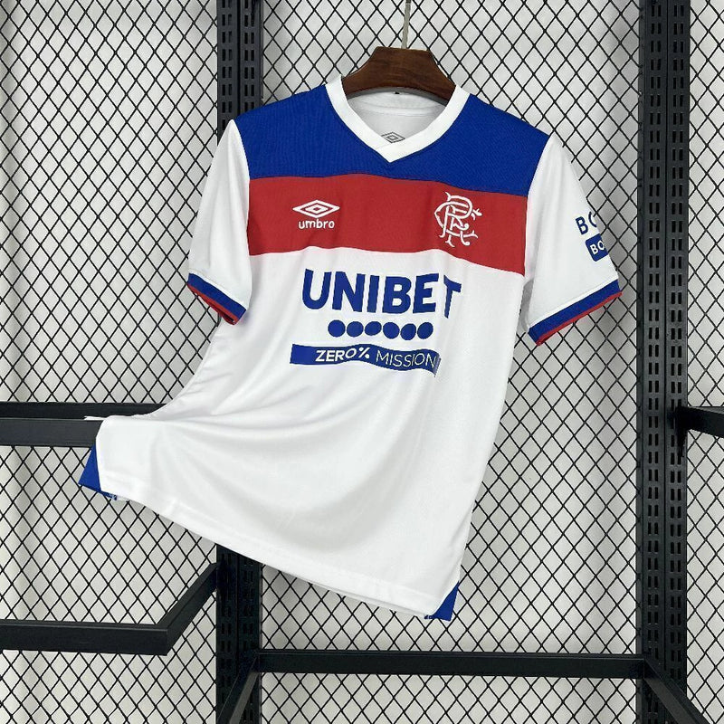 Camisa Rangers Away II 2025/26 Castore Torcedor Masculina Branca, design moderno e elegante, conforto e tradição para torcedores do Rangers FC.