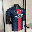 Camisa PSG Home I 2024/25 Nike Jogador Masculina Azul, uniforme Paris Saint-Germain, tecnologia leve e respirável, design moderno e elegante para performance.”