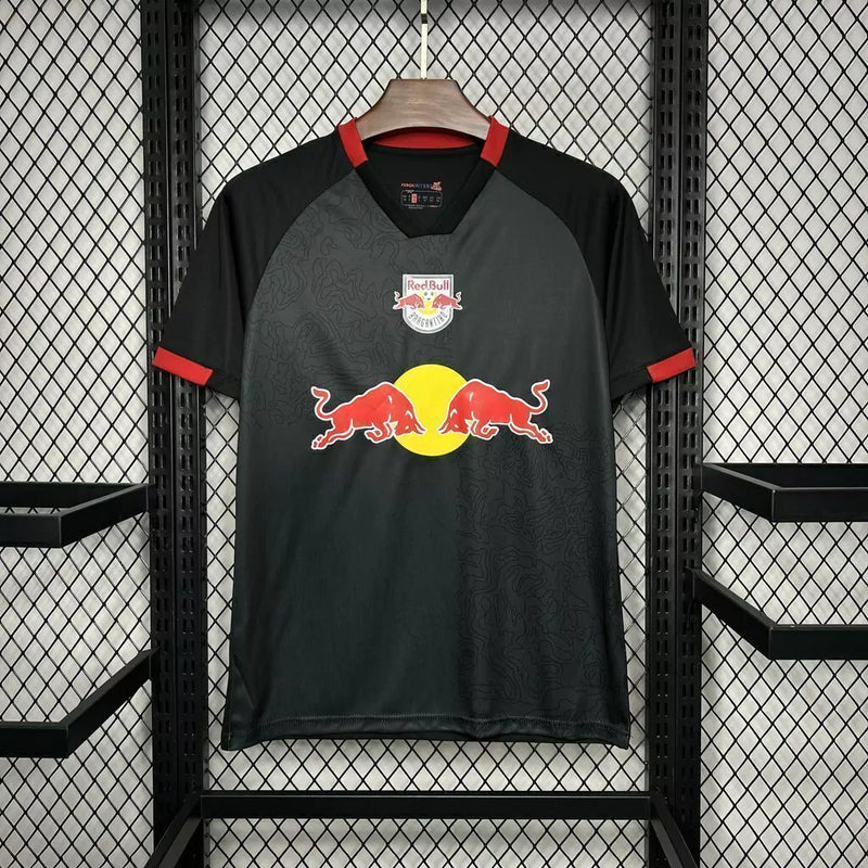 Camisa RB Bragantino Away II 2024/25 Torcedor Masculina preta, com escudo bordado e logo Red Bull em destaque, modelo oficial da temporada, exibida em fundo neutro.