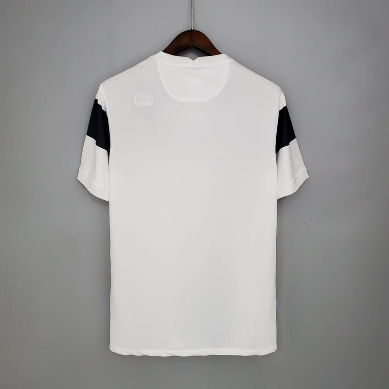 Camisa Finlândia Home I 2020/21 Nike retrô masculina branca com cruz azul e detalhes dourados, gola redonda e mangas curtas, modelo clássico em tecido leve para torcedores e colecionadores"