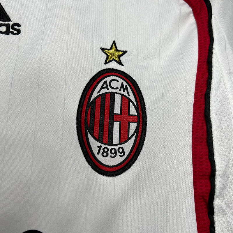Camisa Retrô Milan 2006/2007 - Masculina Adidas - Branca com detalhes em vermelho